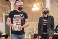 Mitglieder der DKMS mit Spendentopf